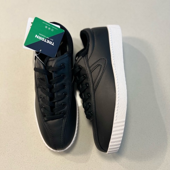 TRETORN Women's Nylite Plus Leather Sneakers, Black - Picture 2 of 7